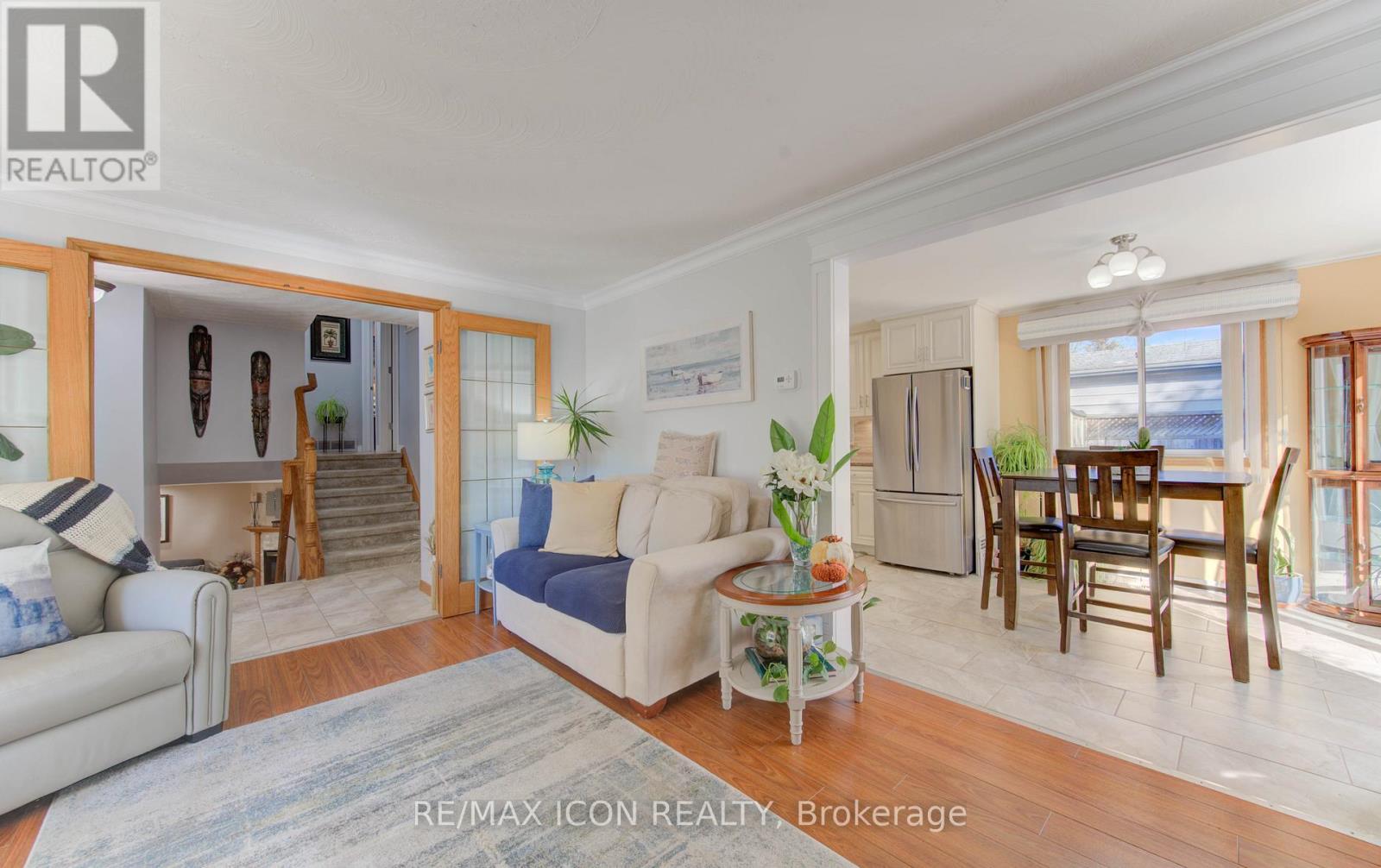 55 Gracefield Crescent, Kitchener, ON - Indoor Photo Showing Living Room