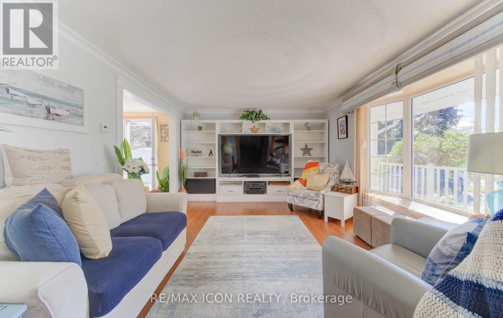 55 Gracefield Crescent, Kitchener, ON - Indoor Photo Showing Living Room