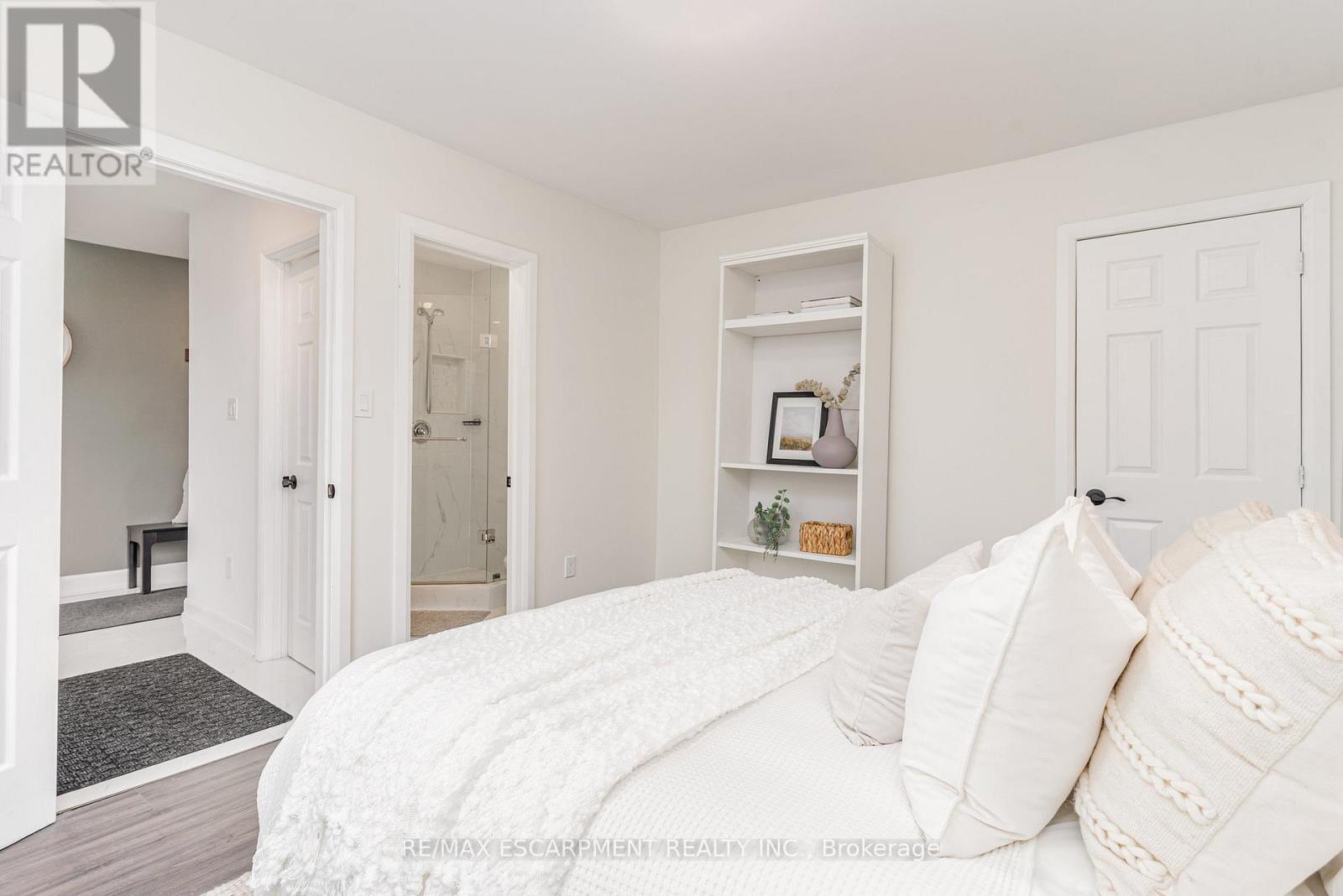 4 Robins Avenue, Hamilton, ON - Indoor Photo Showing Bedroom