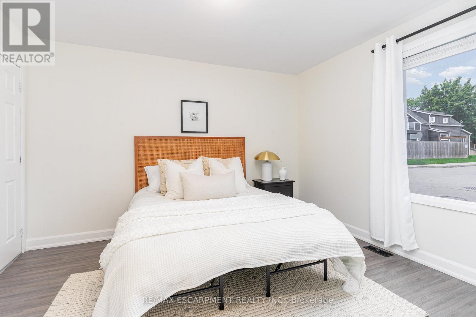 4 Robins Avenue, Hamilton, ON - Indoor Photo Showing Bedroom