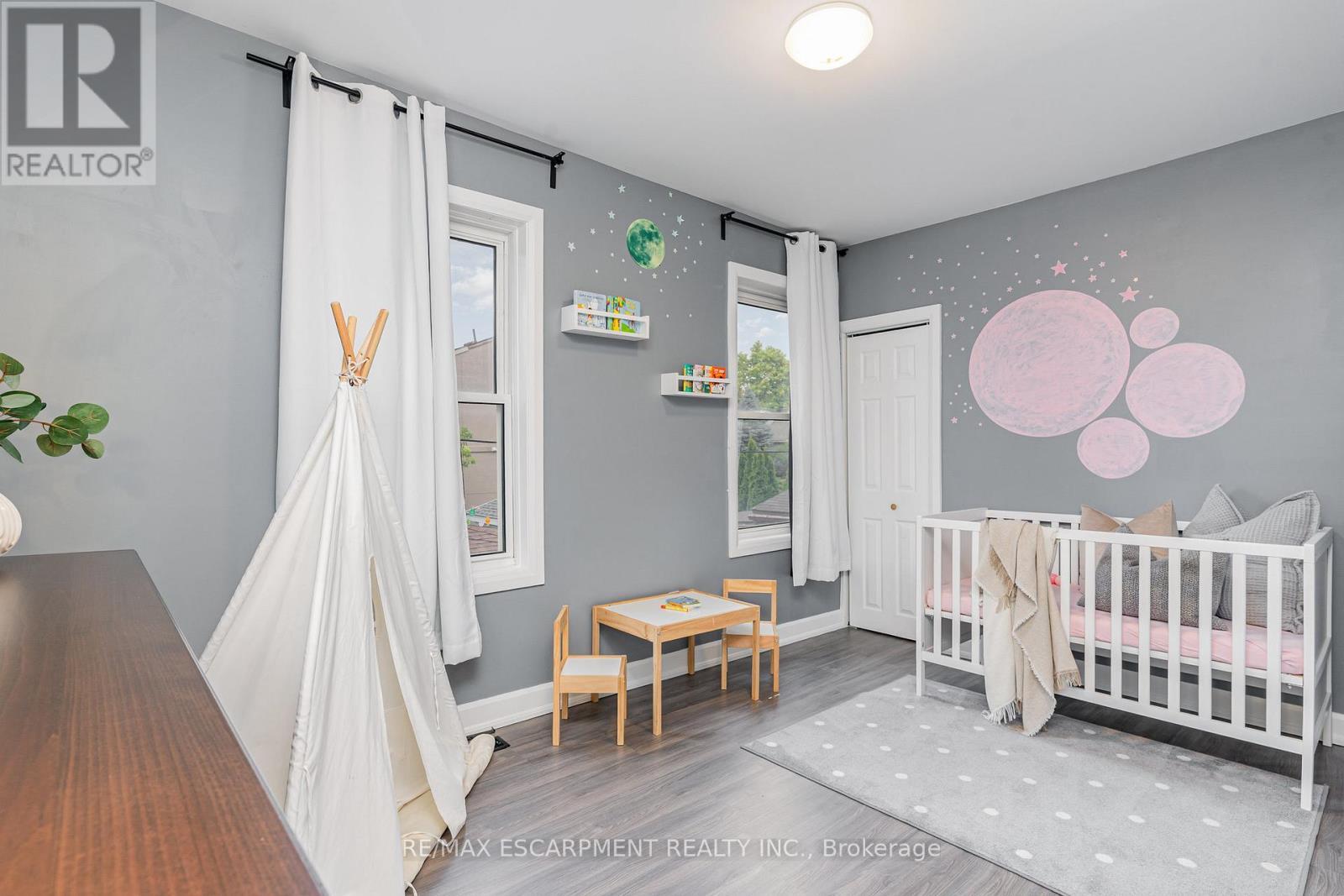 4 Robins Avenue, Hamilton, ON - Indoor