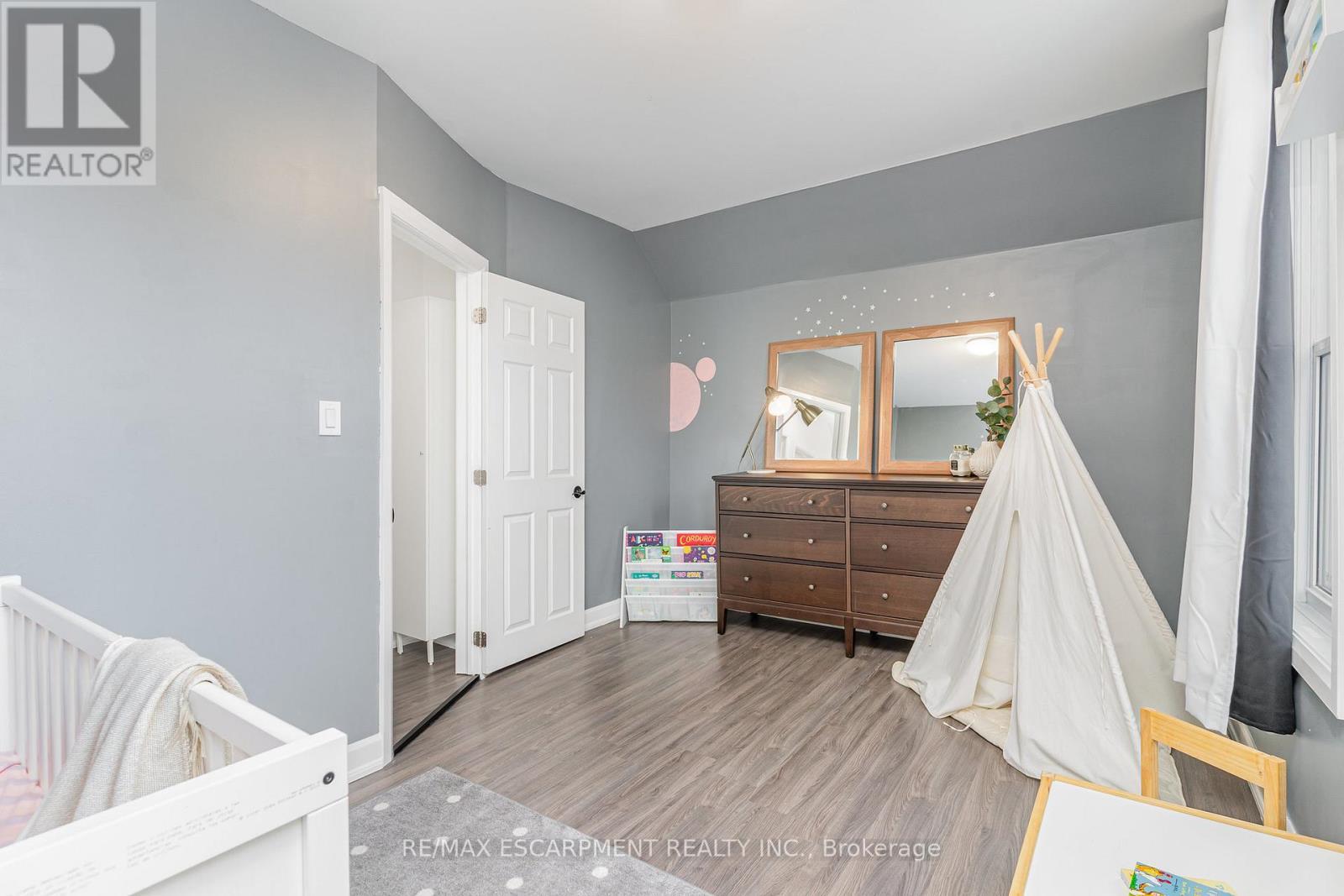 4 Robins Avenue, Hamilton, ON - Indoor Photo Showing Bedroom