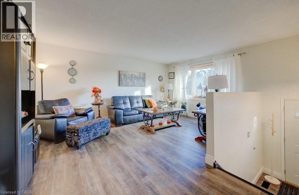 34 Willow Green Court, Kitchener, ON - Indoor Photo Showing Living Room