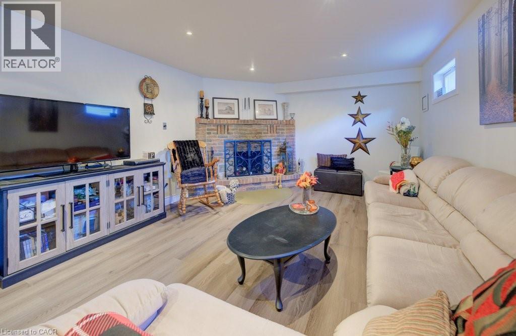 34 Willow Green Court, Kitchener, ON - Indoor Photo Showing Living Room With Fireplace