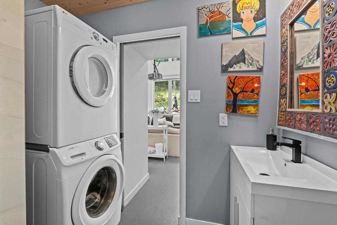 Salle de bains - 323 Ch. Scotch, Grenville-Sur-La-Rouge, QC - Indoor Photo Showing Laundry Room