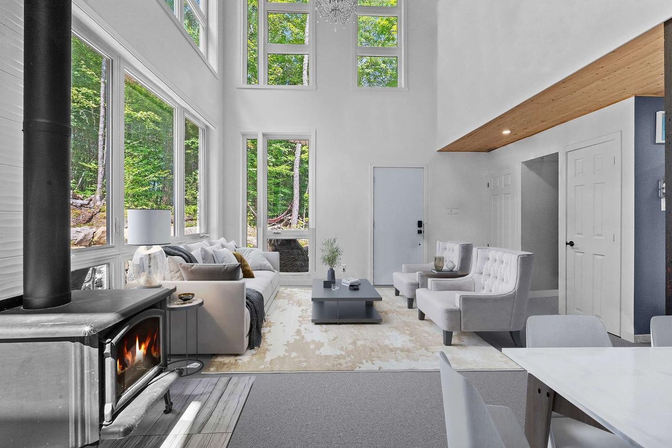 Salle familiale - 323 Ch. Scotch, Grenville-Sur-La-Rouge, QC - Indoor