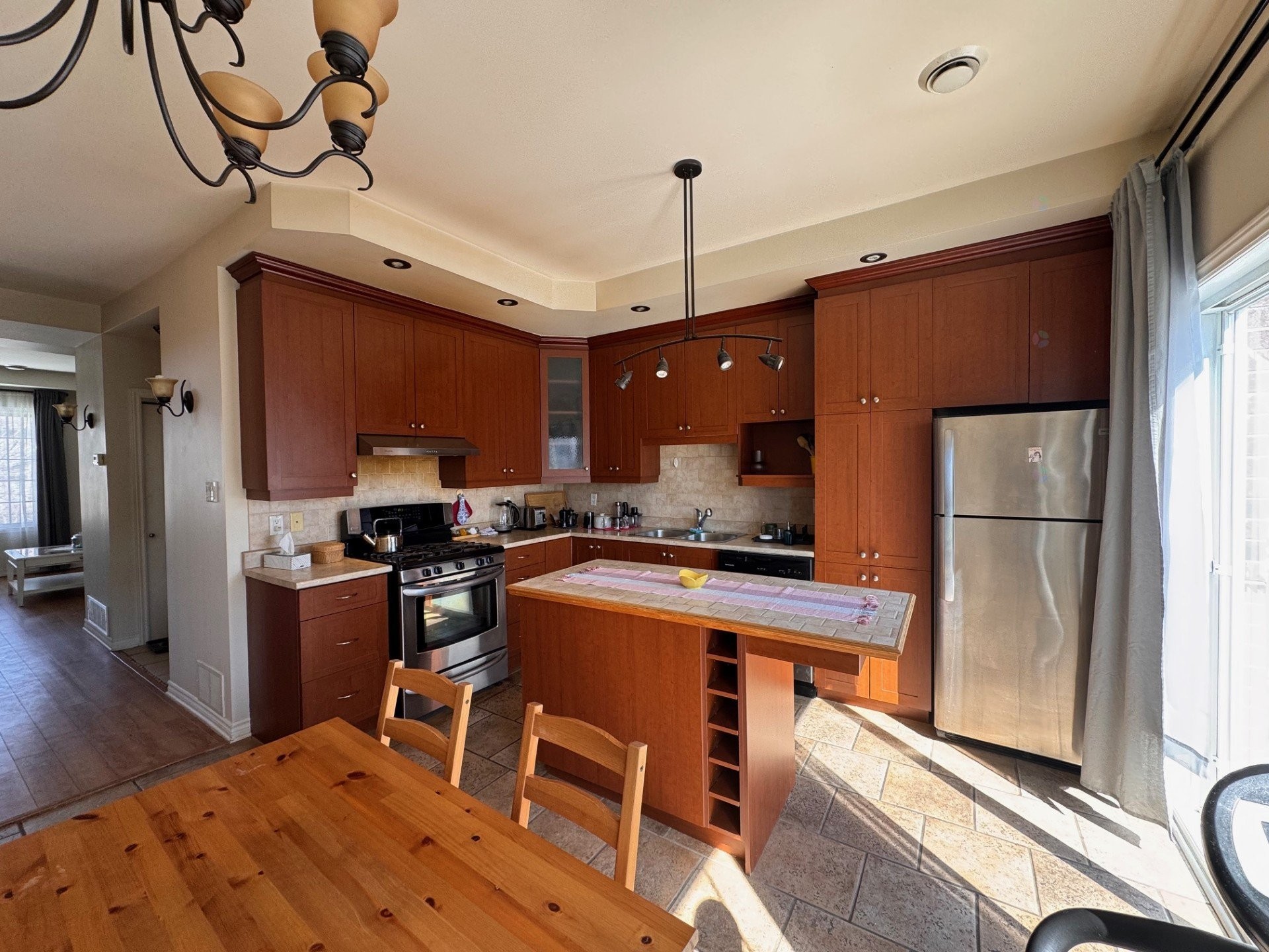 Kitchen - 7844 Rue Lemelin, Brossard, QC - Indoor Photo Showing Kitchen