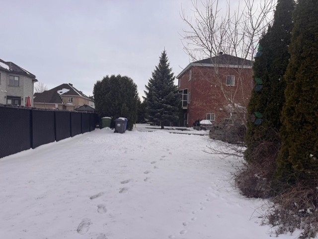 Courtyard - 7844 Rue Lemelin, Brossard, QC - Outdoor