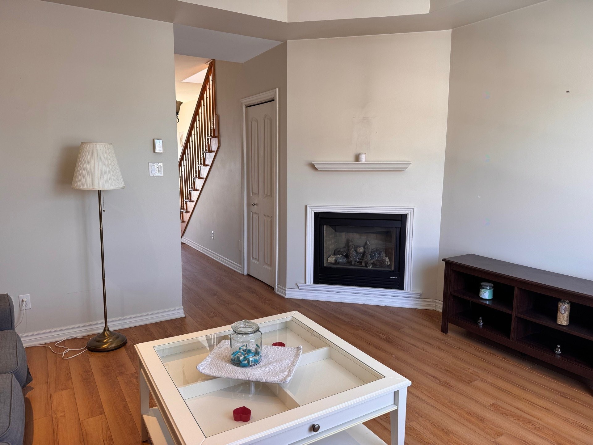 Bathroom - 7844 Rue Lemelin, Brossard, QC - Indoor Photo Showing Living Room With Fireplace