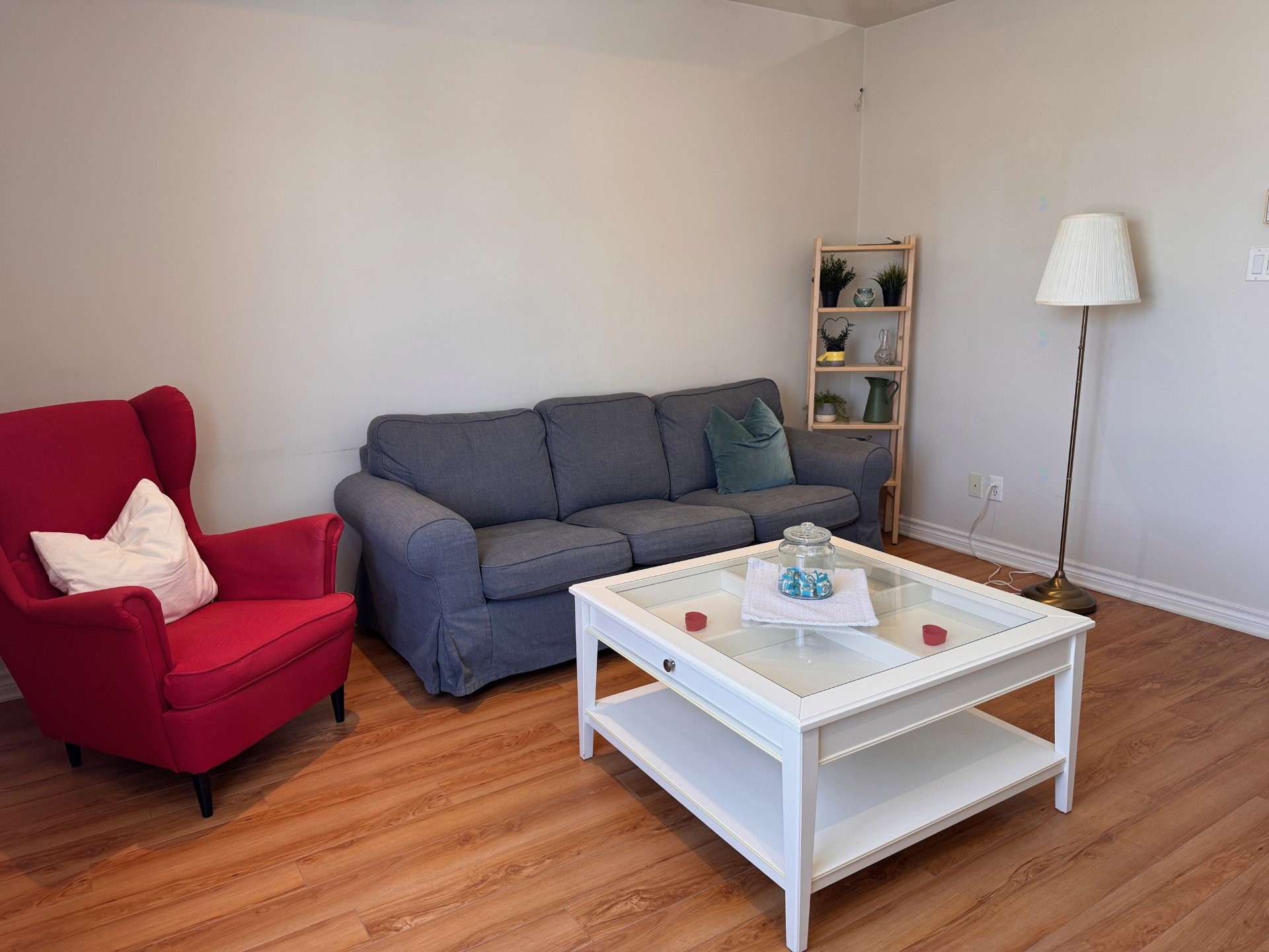 Living Room - 7844 Rue Lemelin, Brossard, QC - Indoor Photo Showing Living Room