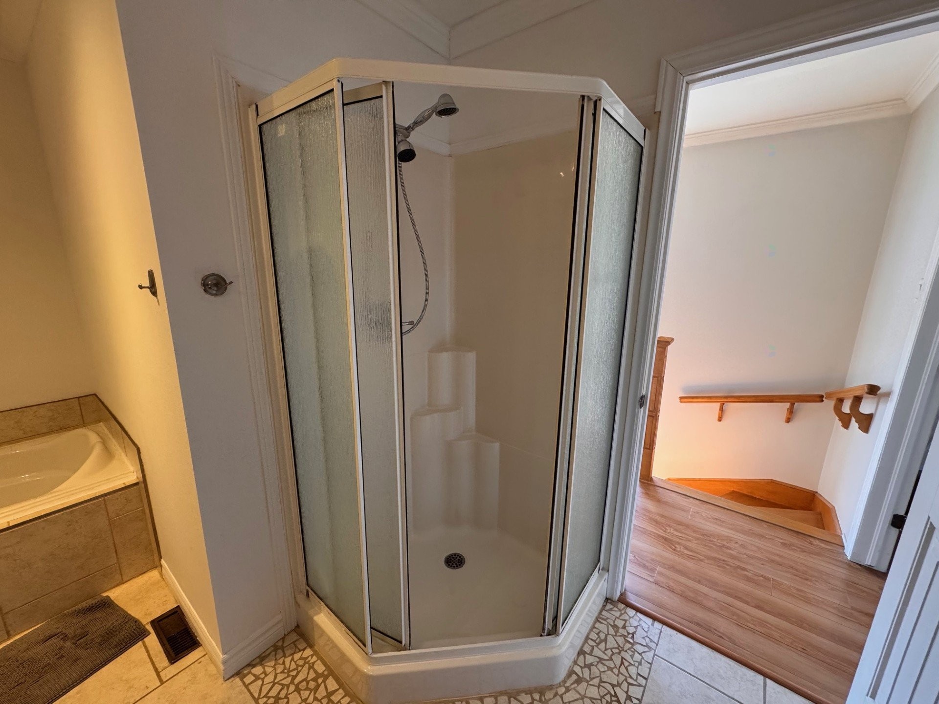 Bathroom - 7844 Rue Lemelin, Brossard, QC - Indoor Photo Showing Bathroom