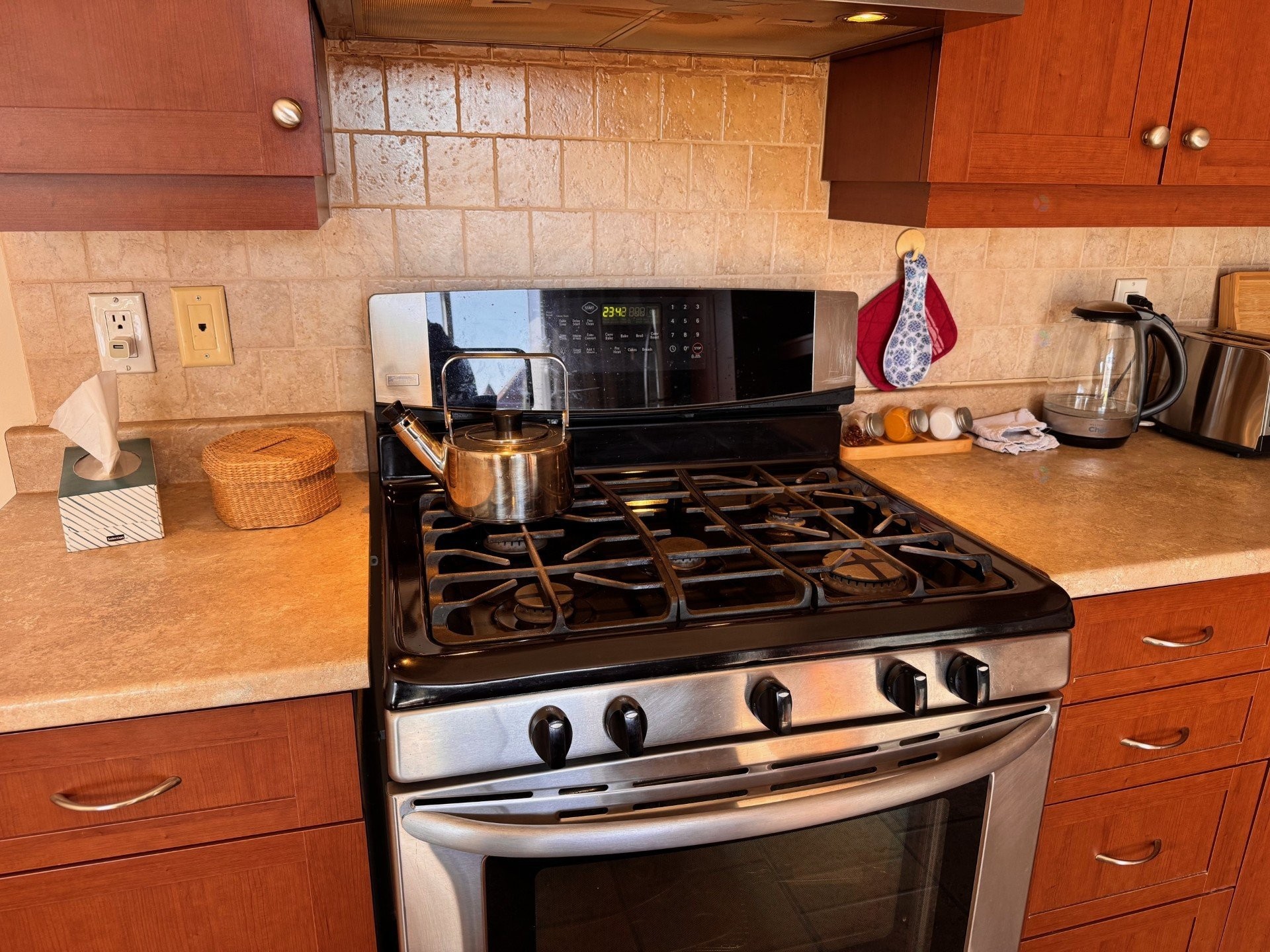 Kitchen - 7844 Rue Lemelin, Brossard, QC - Indoor Photo Showing Kitchen