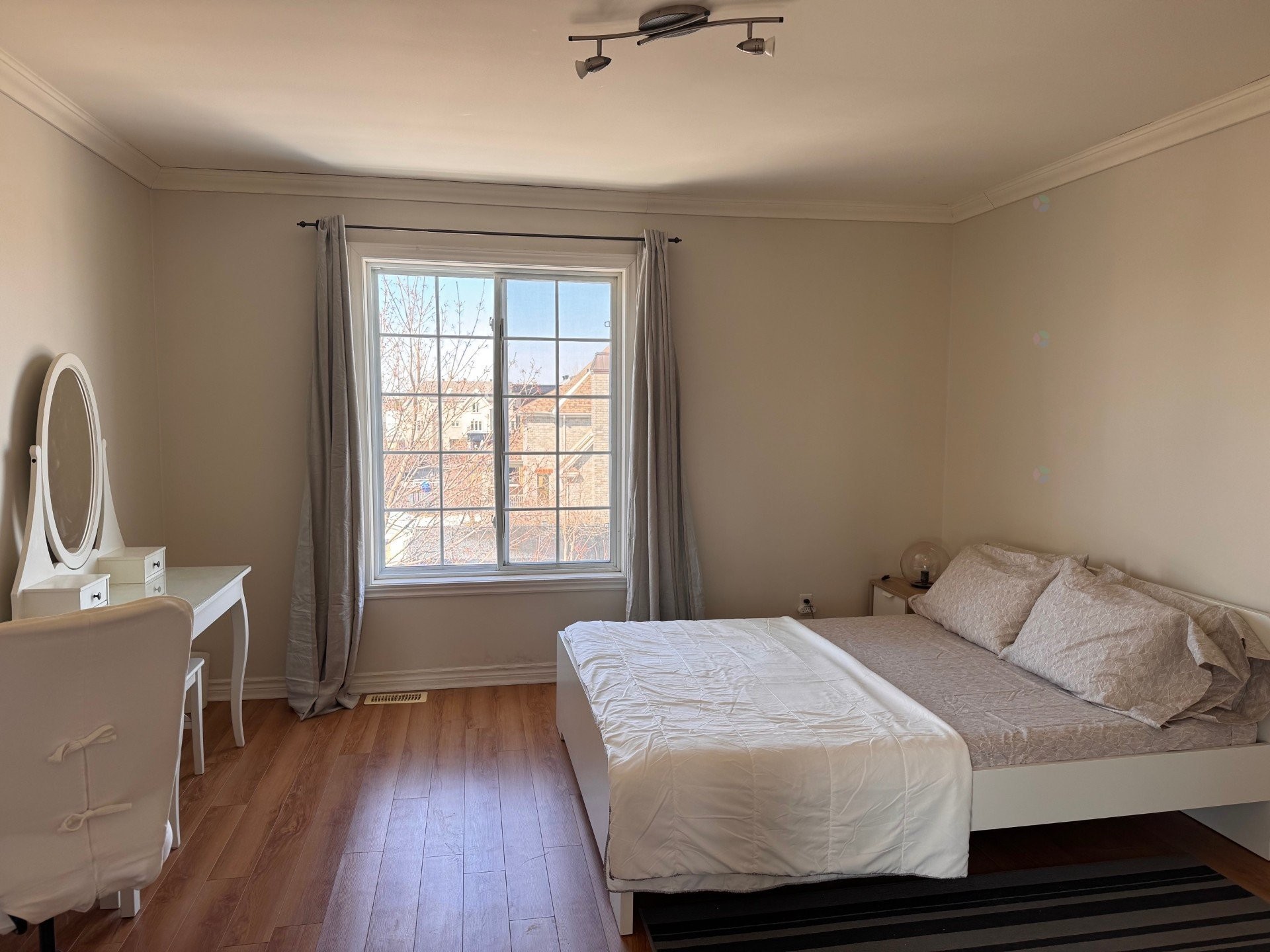 Master Bedroom - 7844 Rue Lemelin, Brossard, QC - Indoor Photo Showing Bedroom