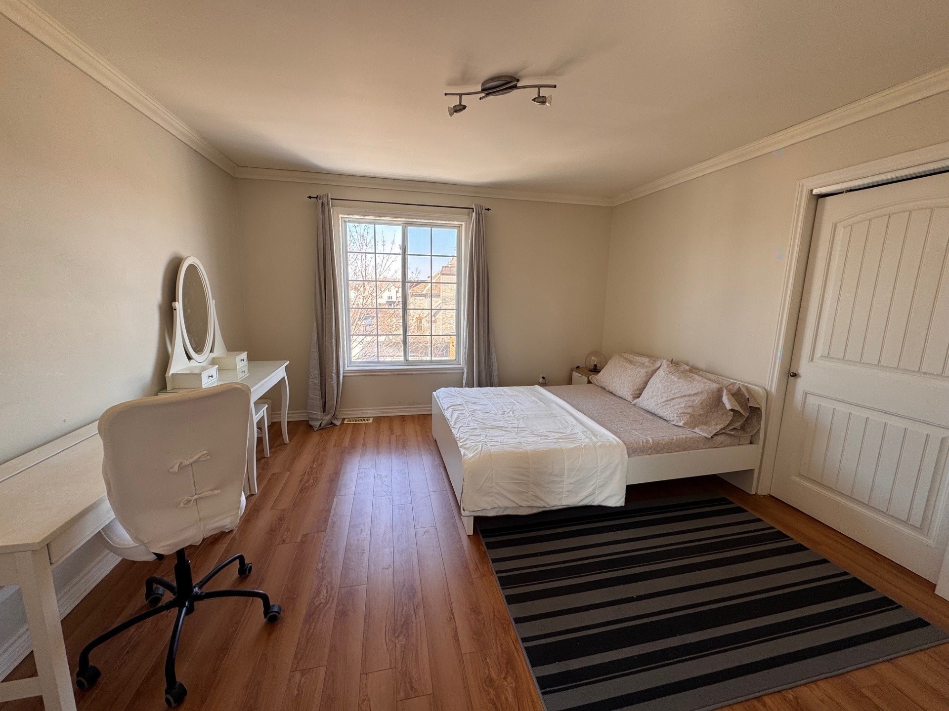 Living Room - 7844 Rue Lemelin, Brossard, QC - Indoor Photo Showing Bedroom