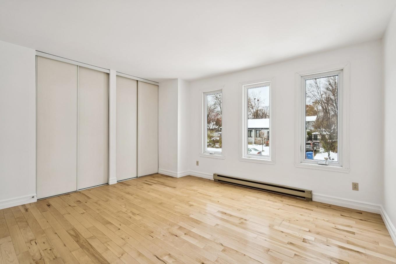 Chambre à coucher principale - 135 Rue De Provence, L'Île-Perrot, QC - Indoor Photo Showing Other Room