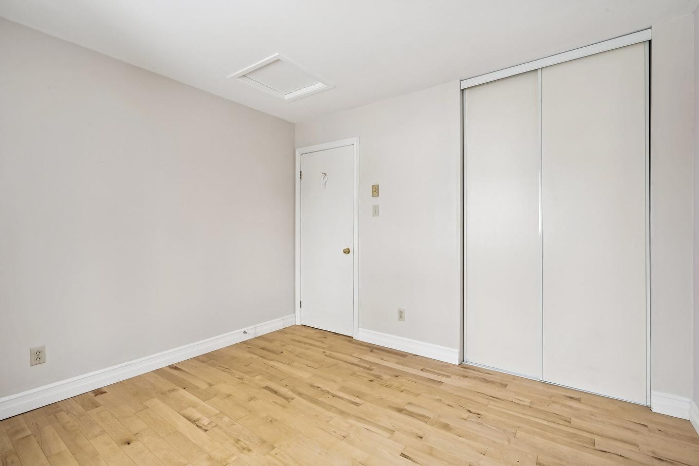 Chambre à coucher - 135 Rue De Provence, L'Île-Perrot, QC - Indoor Photo Showing Other Room