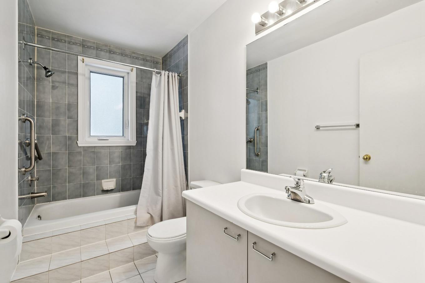 Salle de bains - 135 Rue De Provence, L'Île-Perrot, QC - Indoor Photo Showing Bathroom