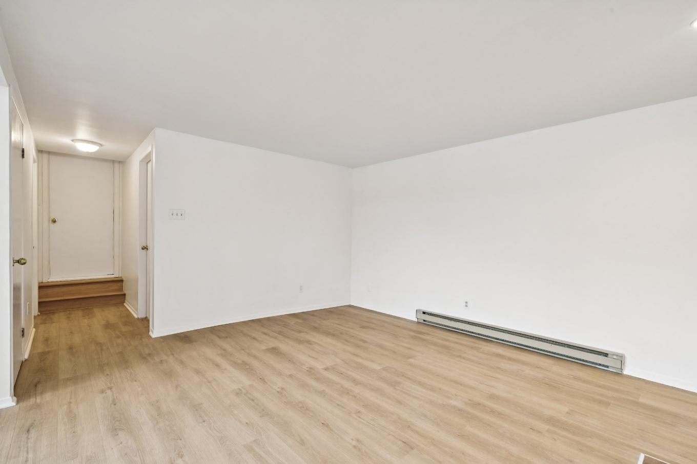 Salon - 135 Rue De Provence, L'Île-Perrot, QC - Indoor Photo Showing Other Room