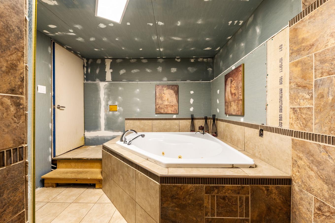 Bathroom - 200 34E Rue O., Venise-En-Québec, QC - Indoor