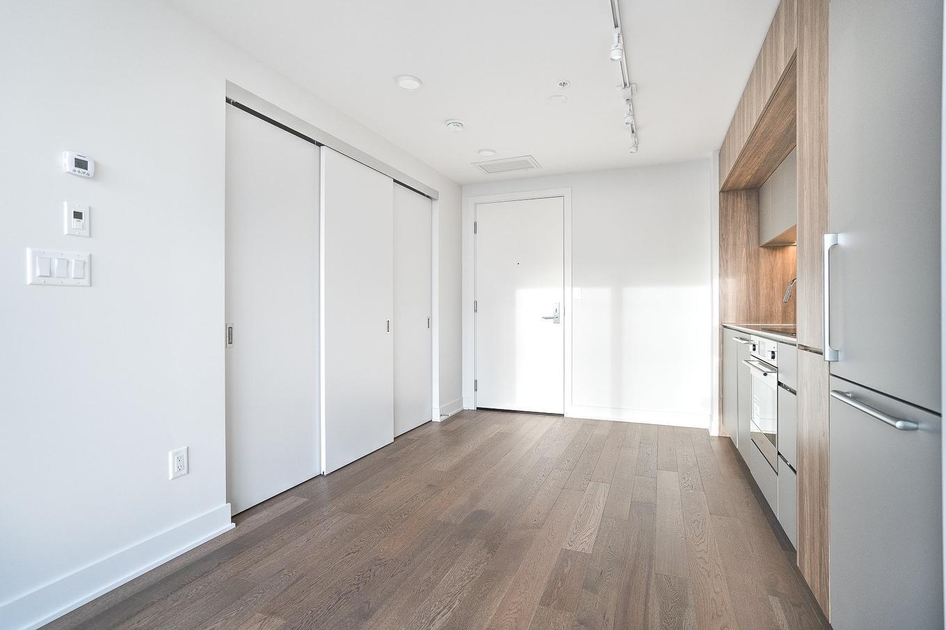 Salon - 2611-1288 Rue St-Antoine O., Montréal (Ville-Marie), QC - Indoor