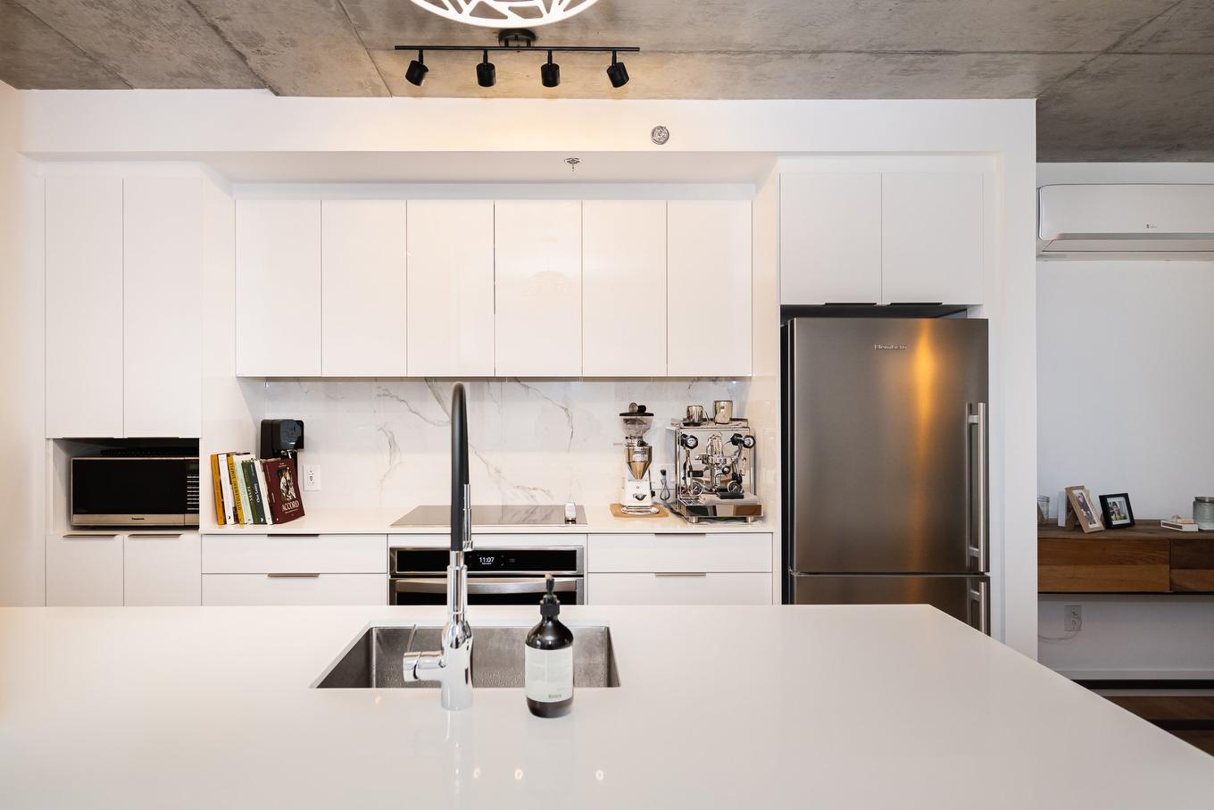 Kitchen - 303-75 Rue De Castelnau O., Montréal (Villeray/Saint-Michel/Parc-Extension), QC - Indoor Photo Showing Kitchen With Upgraded Kitchen