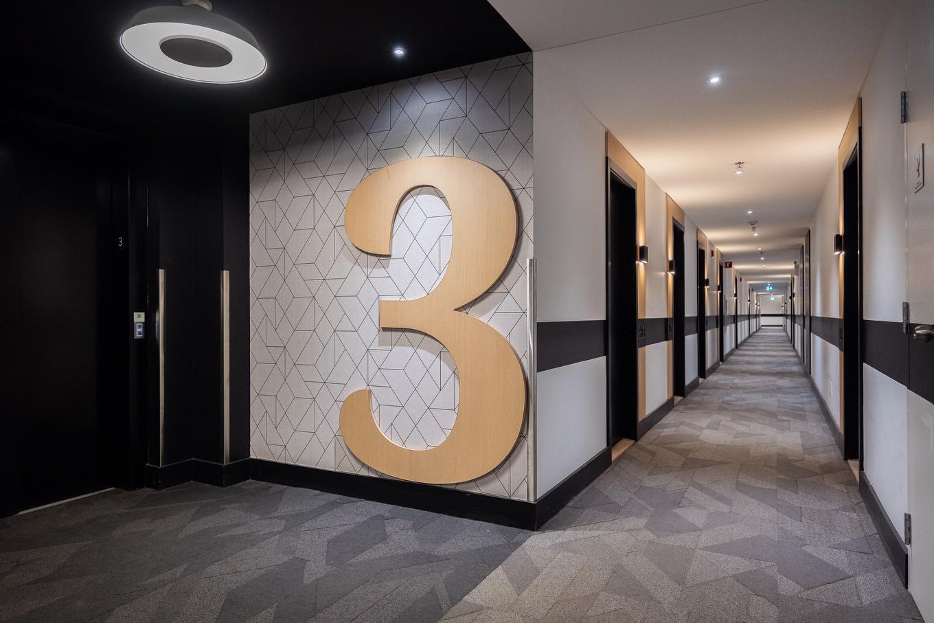 Elevator - 303-75 Rue De Castelnau O., Montréal (Villeray/Saint-Michel/Parc-Extension), QC - Indoor Photo Showing Other Room