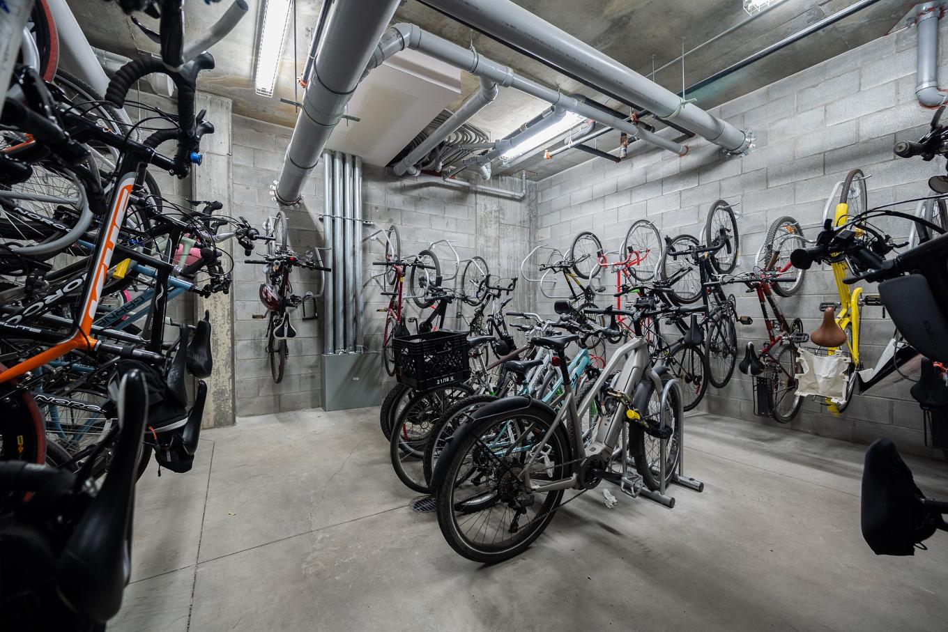 Storage - 303-75 Rue De Castelnau O., Montréal (Villeray/Saint-Michel/Parc-Extension), QC - Indoor Photo Showing Garage