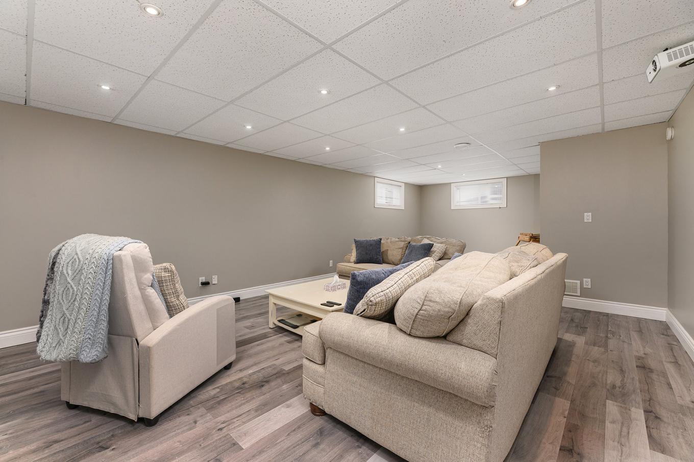 Salle familiale - 1238 Rue Champêtre, Saint-Lazare, QC - Indoor Photo Showing Basement