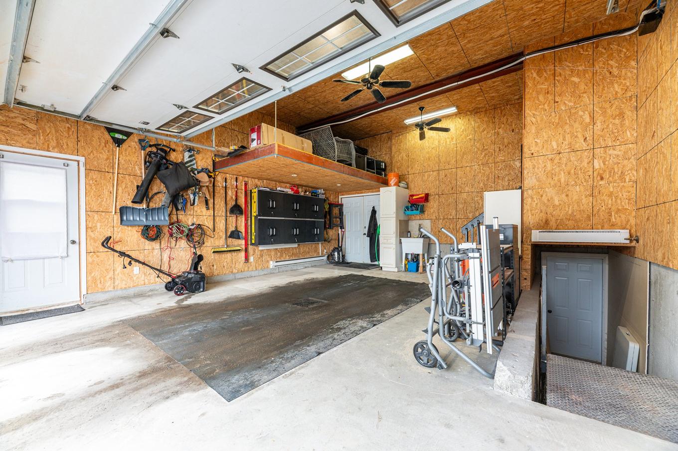 Garage - 1238 Rue Champêtre, Saint-Lazare, QC - Photo Showing Garage