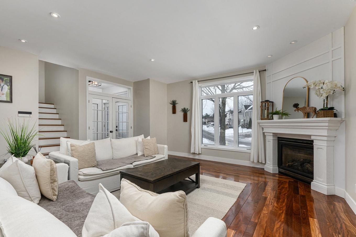 Salon - 1238 Rue Champêtre, Saint-Lazare, QC - Indoor Photo Showing Living Room With Fireplace