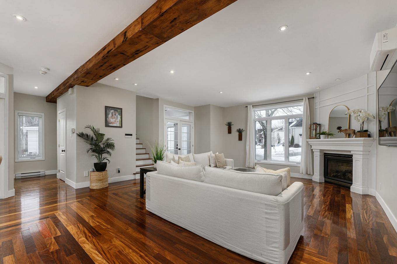 Salon - 1238 Rue Champêtre, Saint-Lazare, QC - Indoor Photo Showing Living Room With Fireplace