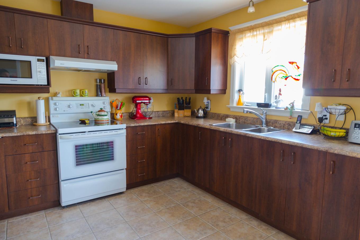 Kitchen - 146 Rue Isaïe, Québec (Beauport), QC - Indoor Photo Showing Kitchen With Double Sink