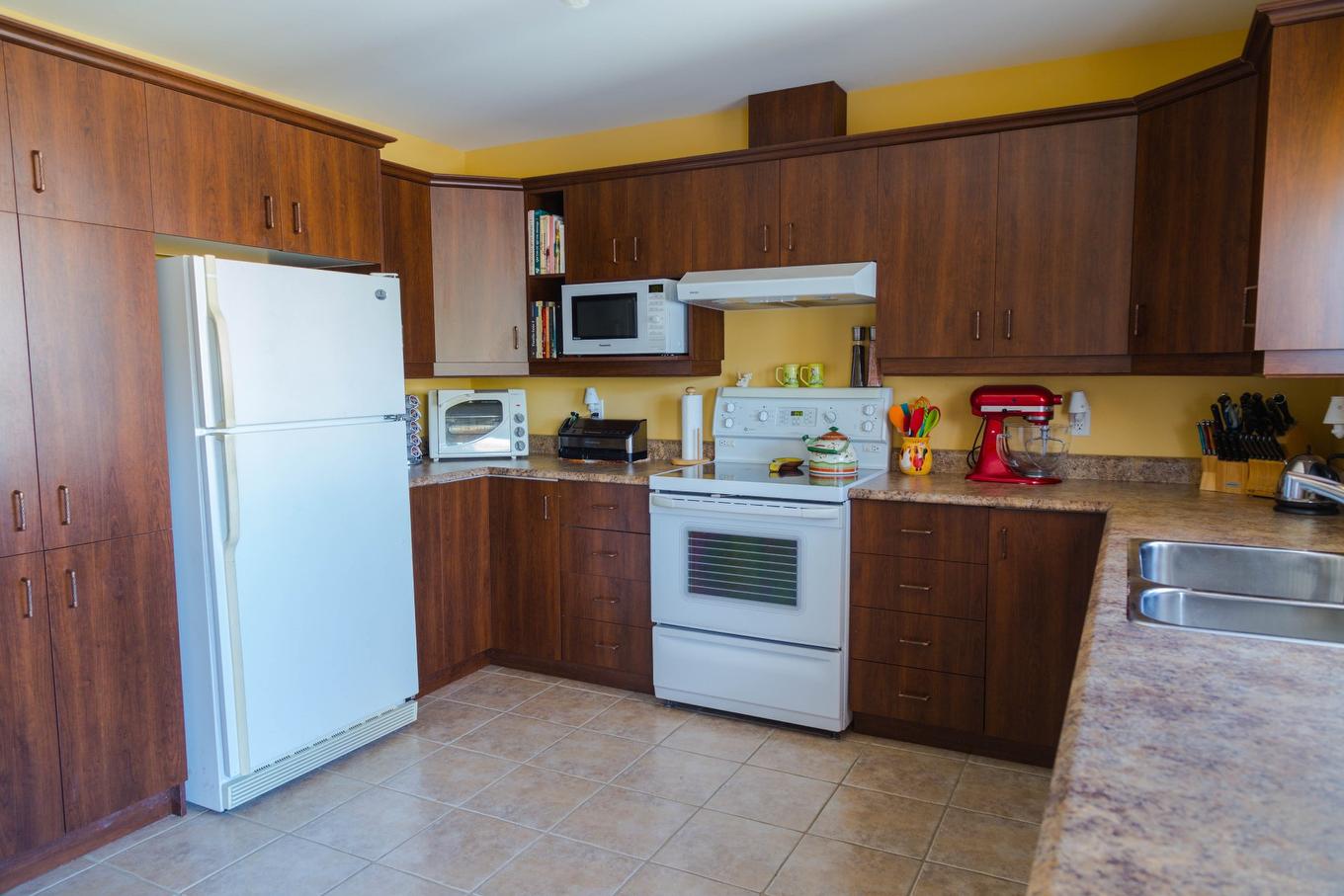 Kitchen - 146 Rue Isaïe, Québec (Beauport), QC - Indoor Photo Showing Kitchen With Double Sink