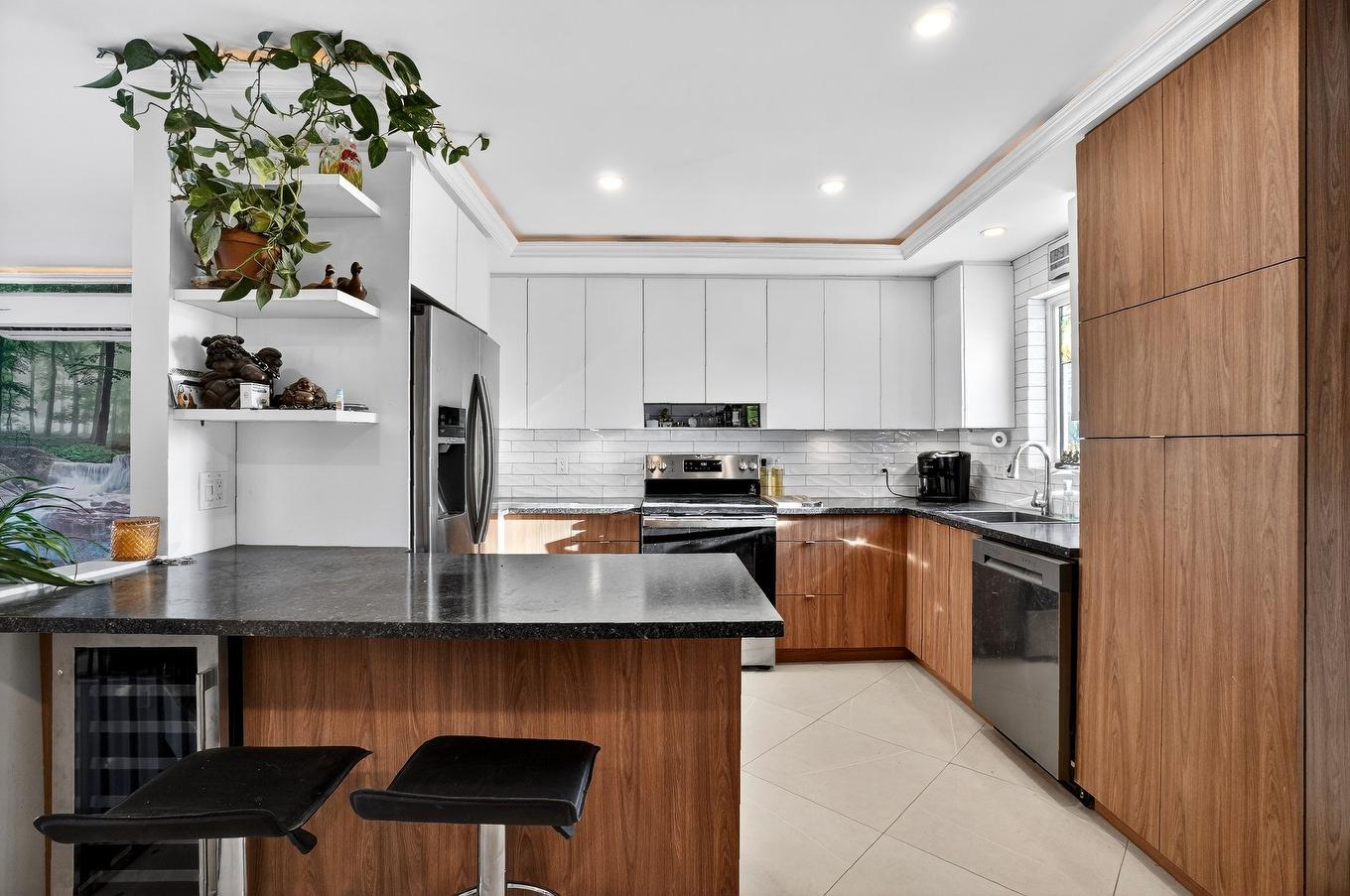 Cuisine - 4 Rue De Lisieux, Blainville, QC - Indoor Photo Showing Kitchen With Upgraded Kitchen
