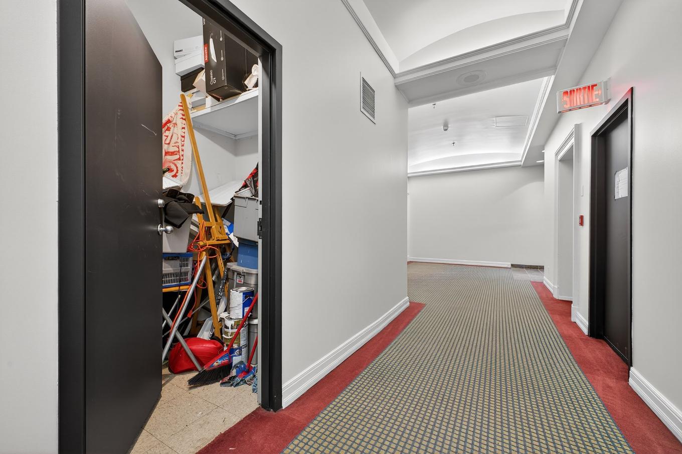 Storage - 324-260 Rue Sherbrooke E., Montréal (Ville-Marie), QC - Indoor Photo Showing Other Room