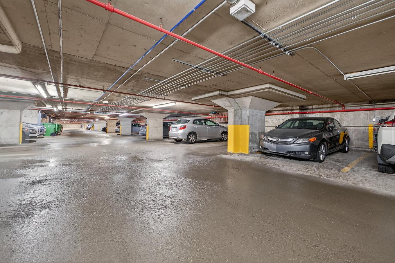 Parking - 324-260 Rue Sherbrooke E., Montréal (Ville-Marie), QC - Indoor Photo Showing Garage