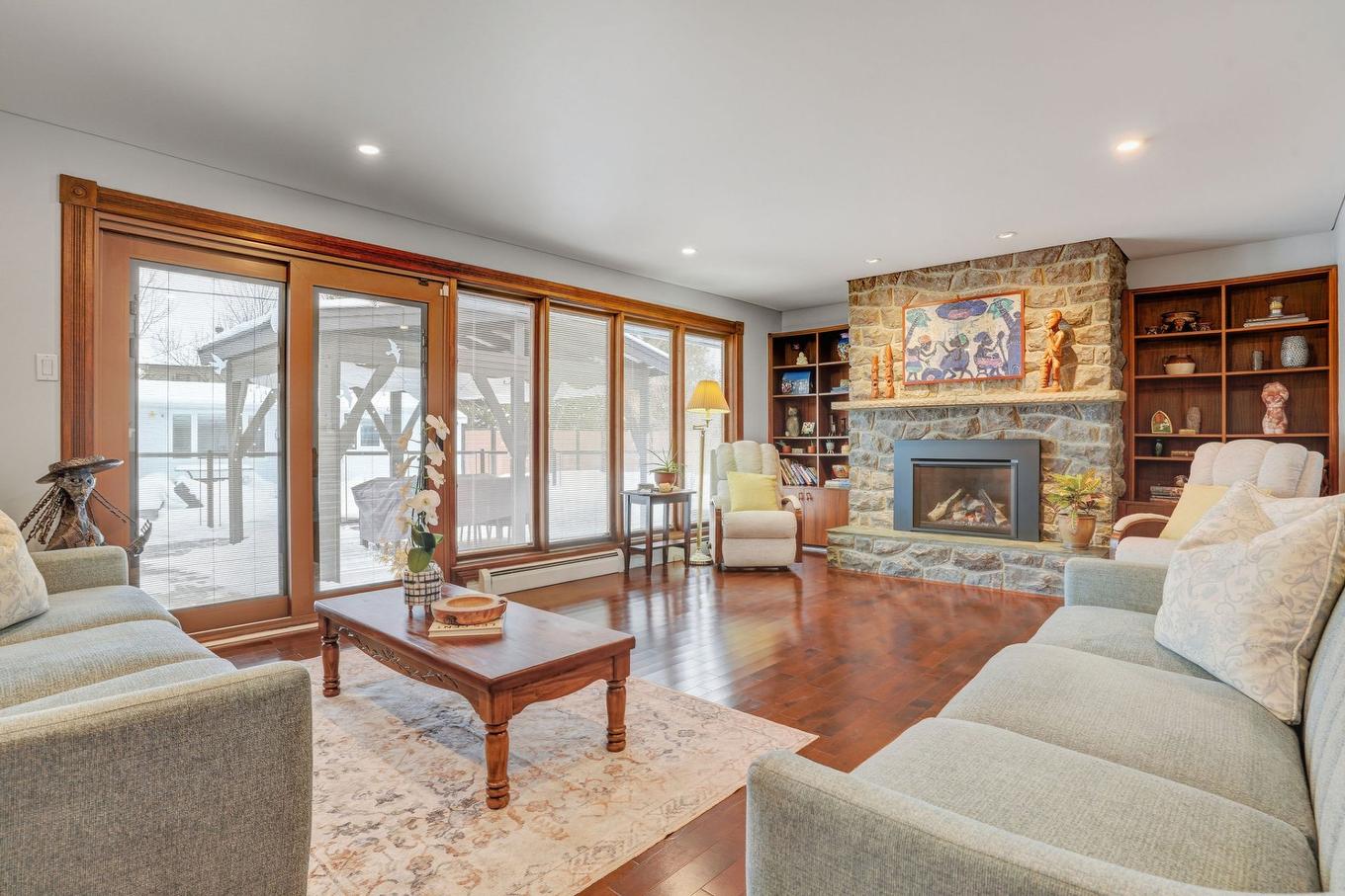 Salon - 24 Ch. Castelbeau, Gatineau (Aylmer), QC - Indoor Photo Showing Living Room With Fireplace