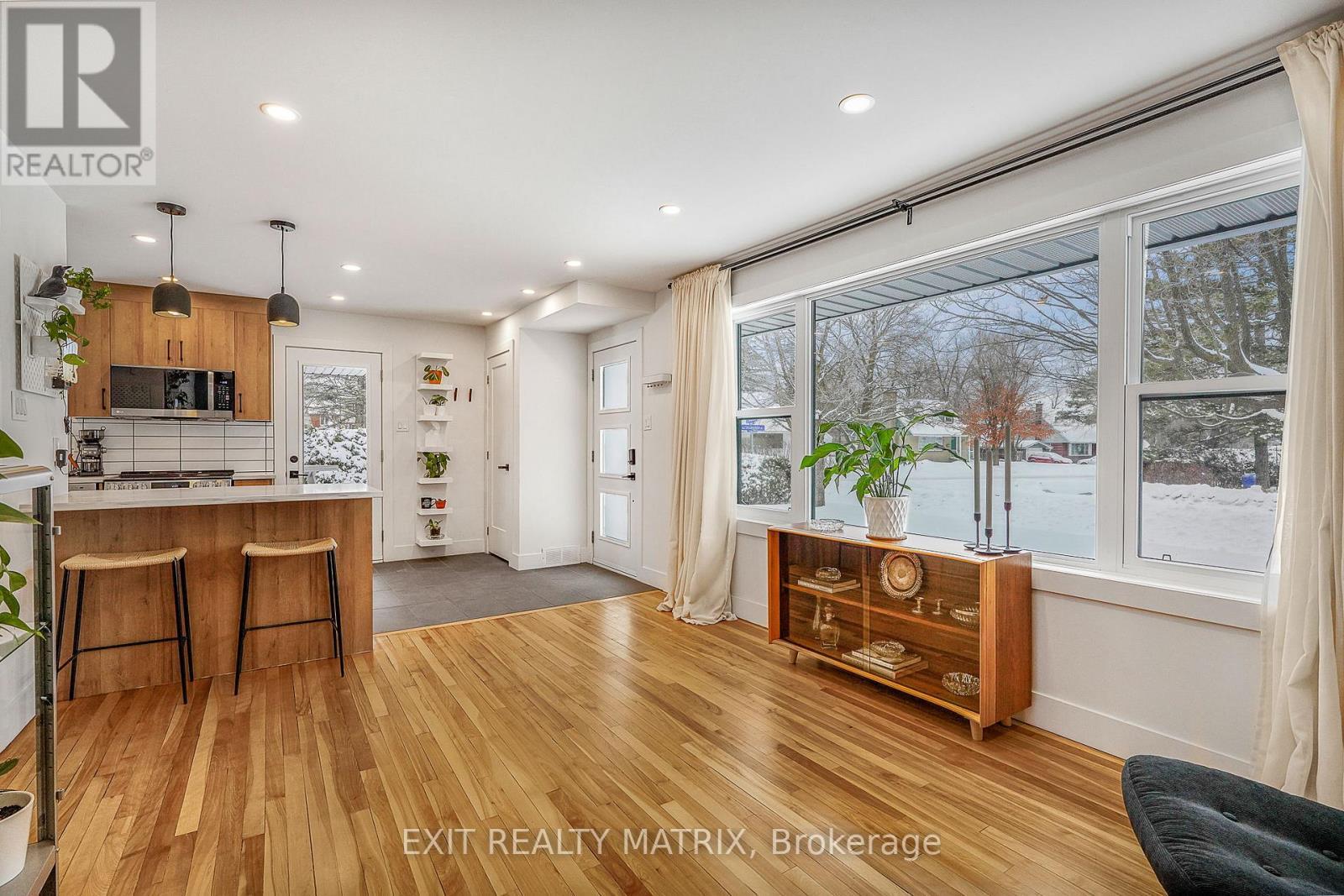 224 Wilshire Avenue, Ottawa, ON - Indoor Photo Showing Kitchen