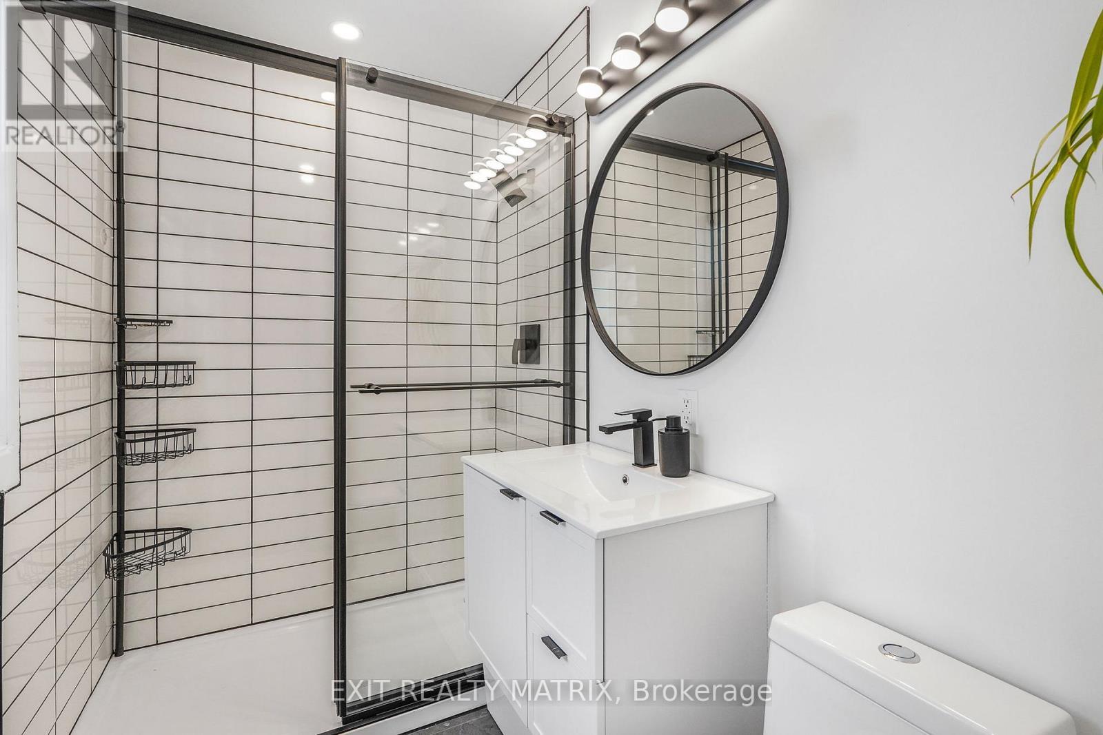 224 Wilshire Avenue, Ottawa, ON - Indoor Photo Showing Bathroom