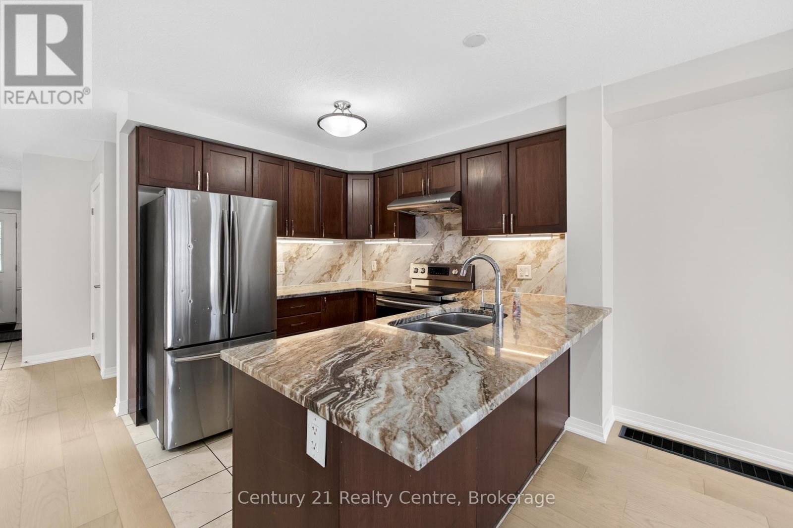 157 South Creek Drive, Kitchener, ON - Indoor Photo Showing Kitchen With Stainless Steel Kitchen With Double Sink With Upgraded Kitchen