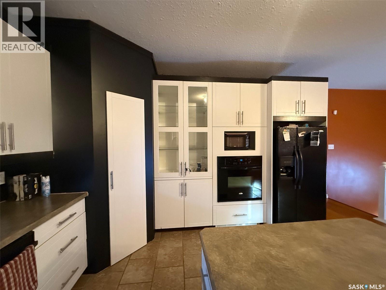 1448 Studer Street, La Ronge, SK - Indoor Photo Showing Kitchen