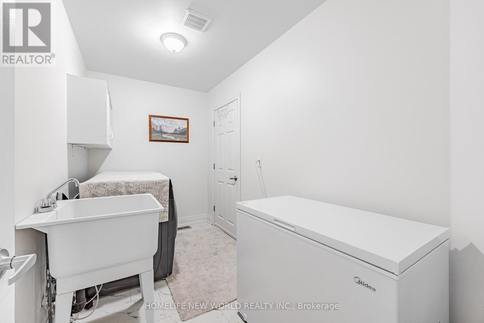7 Batt Crescent S, Ajax, ON - Indoor Photo Showing Laundry Room