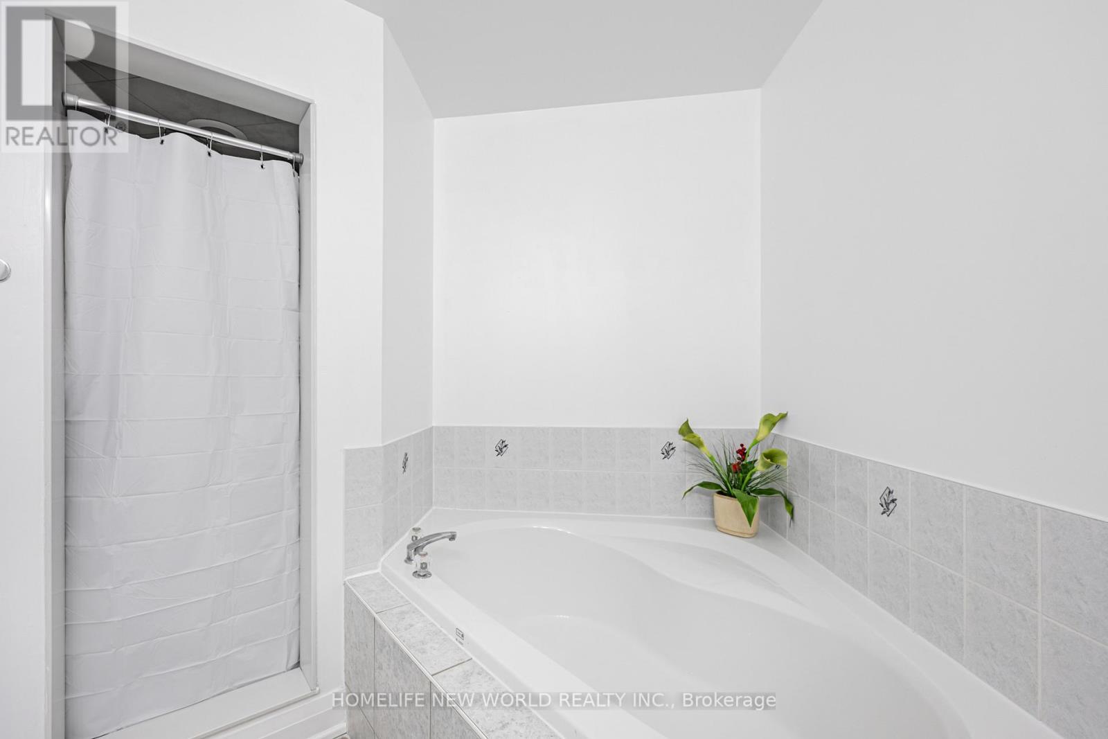 7 Batt Crescent S, Ajax, ON - Indoor Photo Showing Bathroom