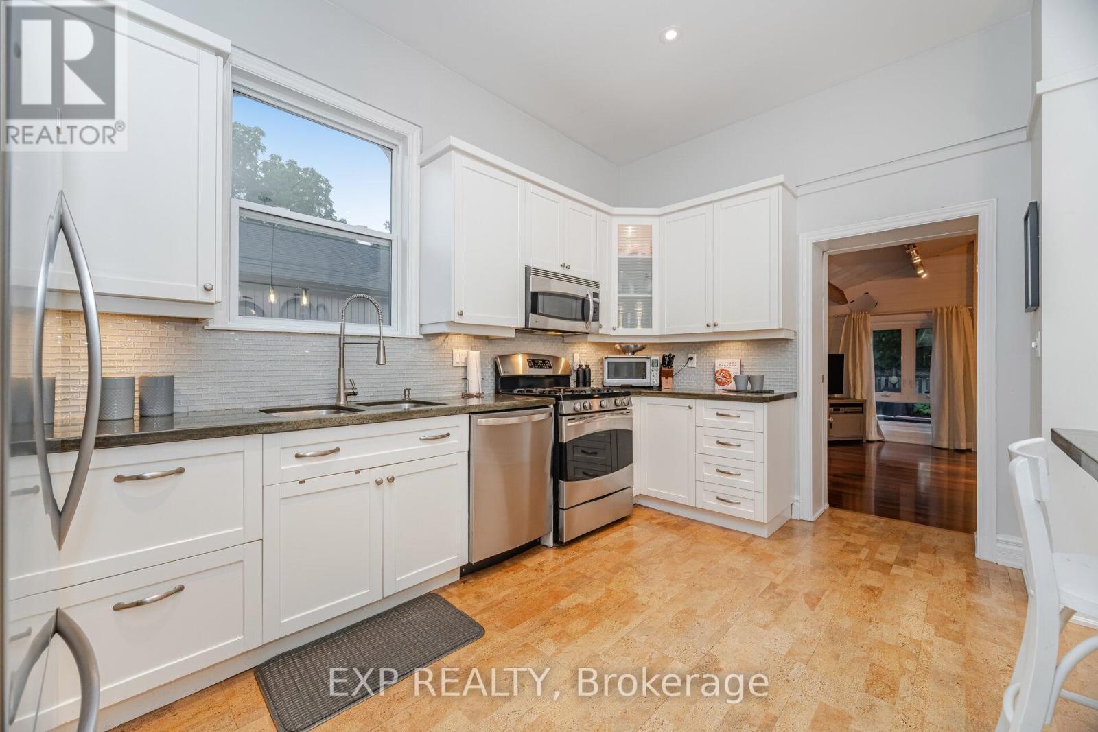 51 Chapel Street, Brampton, ON - Indoor Photo Showing Kitchen