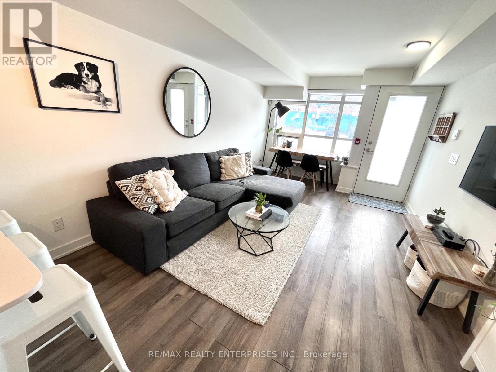 Open Concept - Th1 - 11 Superior Avenue, Toronto, ON - Indoor Photo Showing Living Room