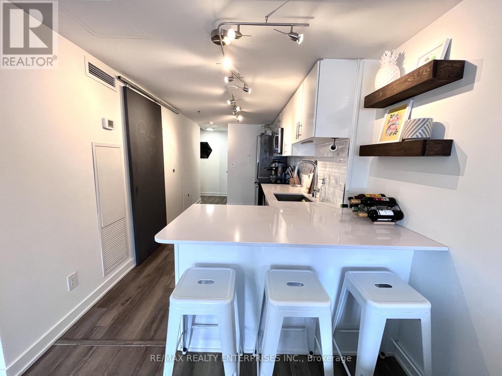 Kitchen - Th1 - 11 Superior Avenue, Toronto, ON - Indoor Photo Showing Kitchen