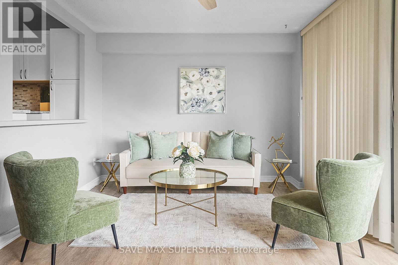 501 - 50 Baif Boulevard, Richmond Hill, ON - Indoor Photo Showing Living Room