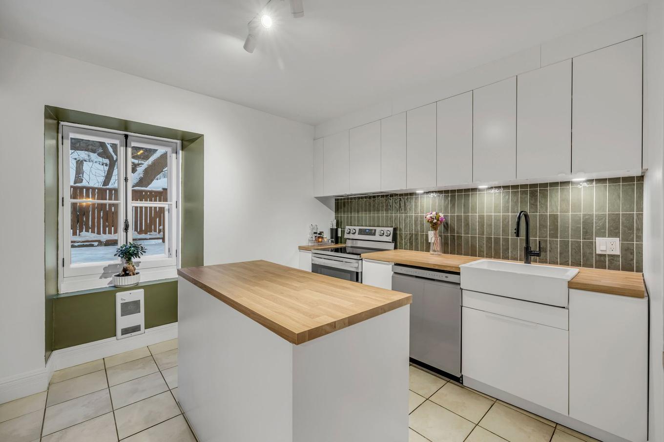 Cuisine - A-895 Rue St-Vallier E., Québec (La Cité-Limoilou), QC - Indoor Photo Showing Kitchen