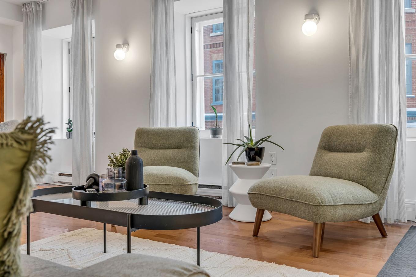 Salon - A-895 Rue St-Vallier E., Québec (La Cité-Limoilou), QC - Indoor