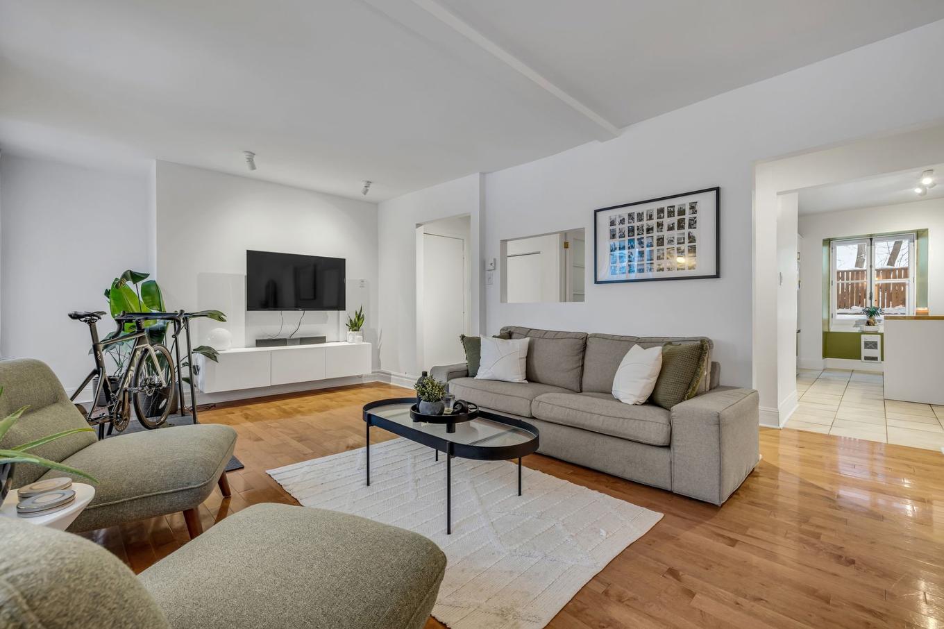 Salon - A-895 Rue St-Vallier E., Québec (La Cité-Limoilou), QC - Indoor Photo Showing Living Room